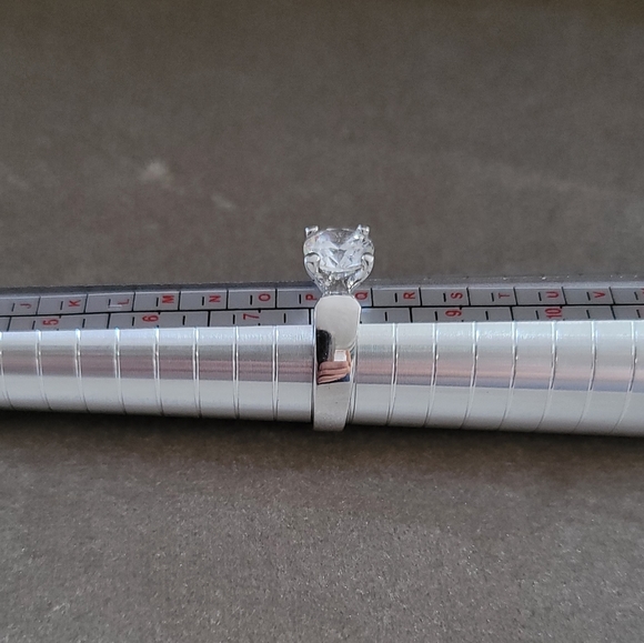 Stunning Latasia Crystal Ring - Picture 4 of 7